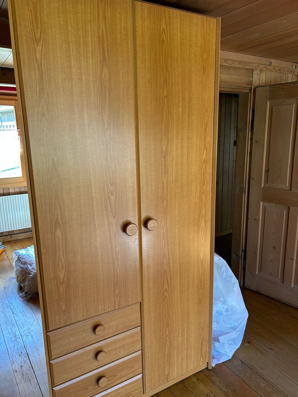 Armadi: Kleiderschrank aus Eichenlaminat, Breite 196 cm – Usato da Innertkirchen venduto da Urbachtal 1