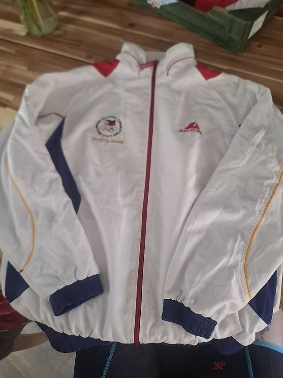 Giacche: Veste training  team Philipines olympique – Usato da Monthey venduto da australie 2