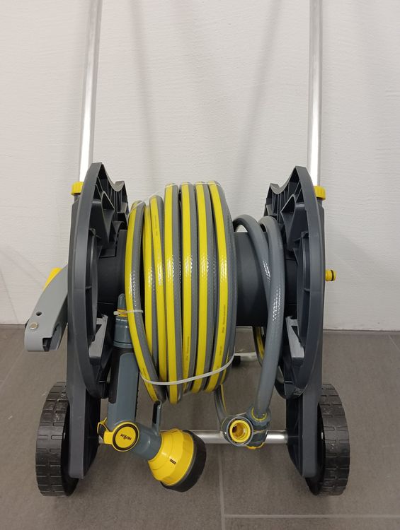 Gartenschlauch auf Rollwagen mit Brause / Anschlussstück Kaufen auf