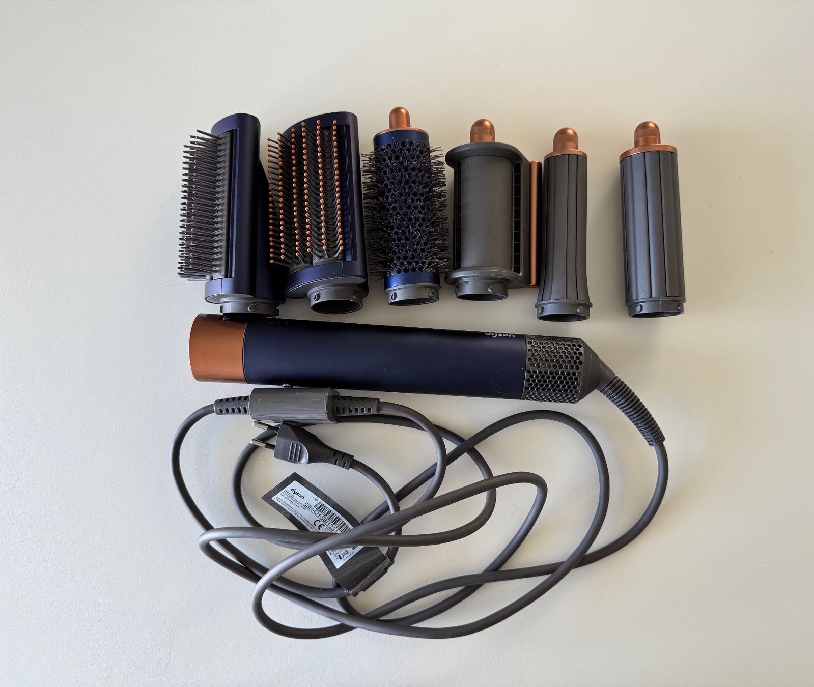 Dyson Asciugacapelli: Dyson Airwrap Complete HS05 comme neuf avec rouleau long – Usato da Founex venduto da syy97 1