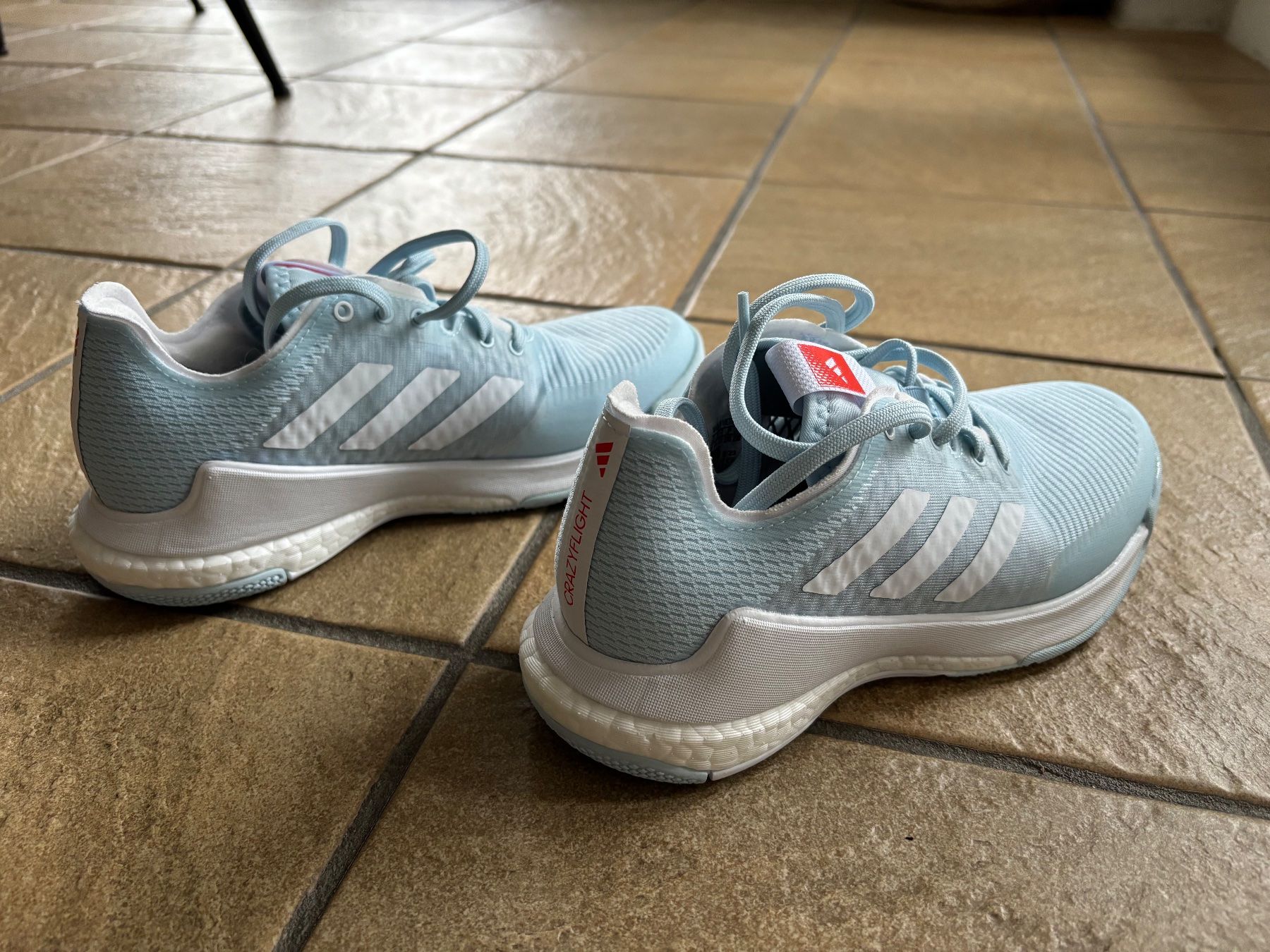Adidas Scarpe da donna: Adidas Hallenschuhe Damen - Hellblau - 37 – Nuovo (secondo la descrizione) da Flamatt venduto da jmaurer 2