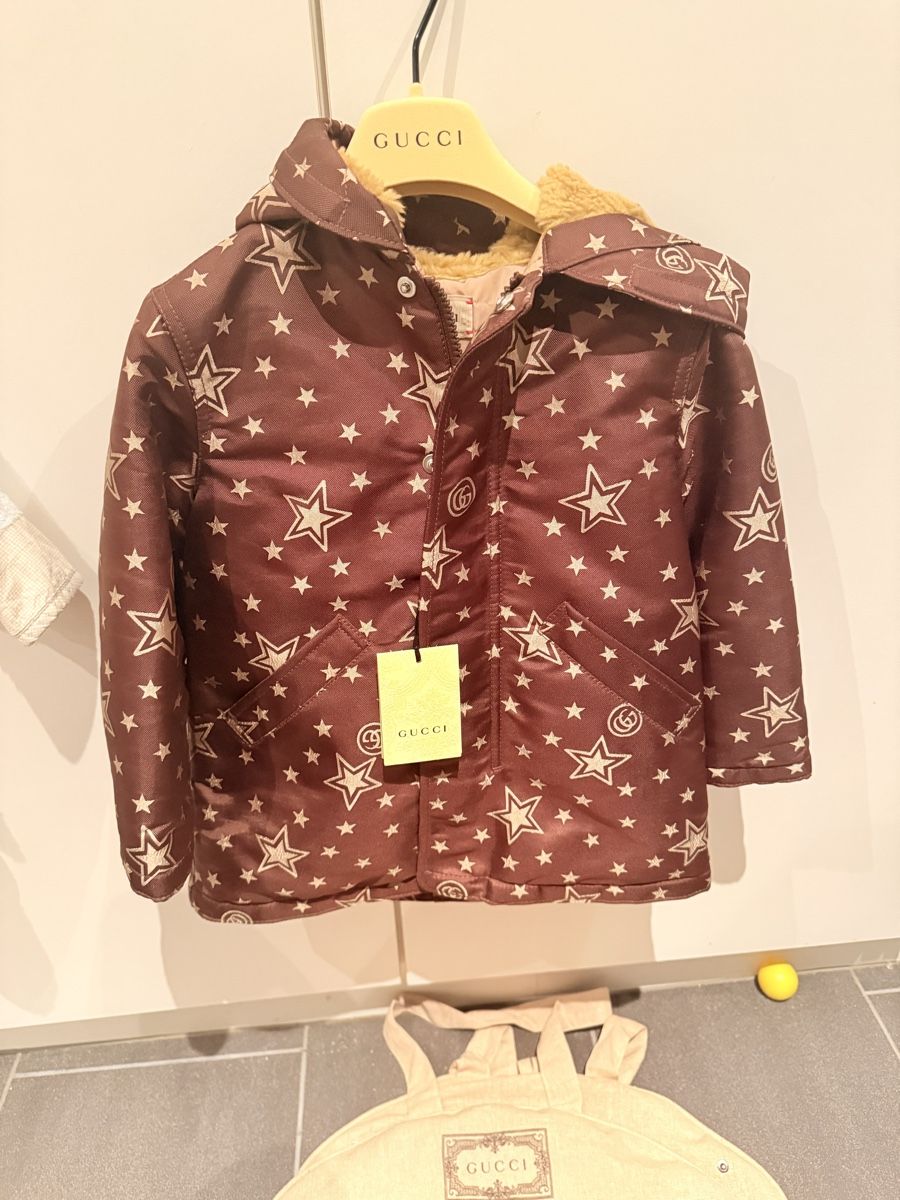 Gucci Giacche & Cappotti: Gucci Kinder Jacke mit Sternenmuster – Nuovo e nell'imballaggio originale da Hagendorn venduto da VS0506