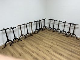 15 Gusseisenfüsse (9 davon Horgen Glarus)
