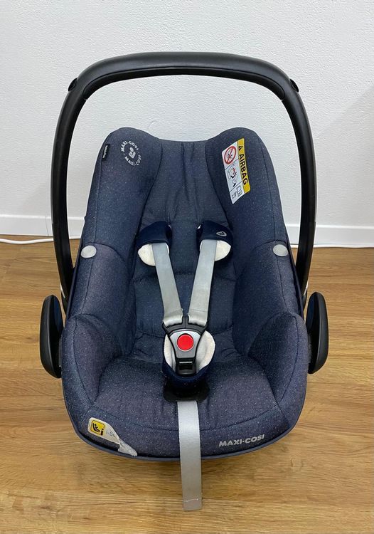 Maxi-Cosi Sièges auto: Maxi-Cosi Isofix Station +Maxi-Cosi Pebble Plus +Babyeinlage – D'occasion à Seuzach par Herr_Feierabend