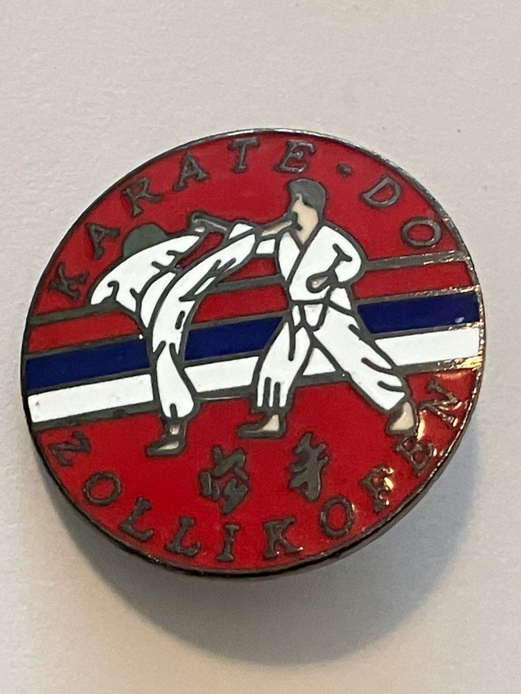 Placchette & Badge: 1 Pin Karate Do Zollikofen – Usato da Basel venduto da djwwpp