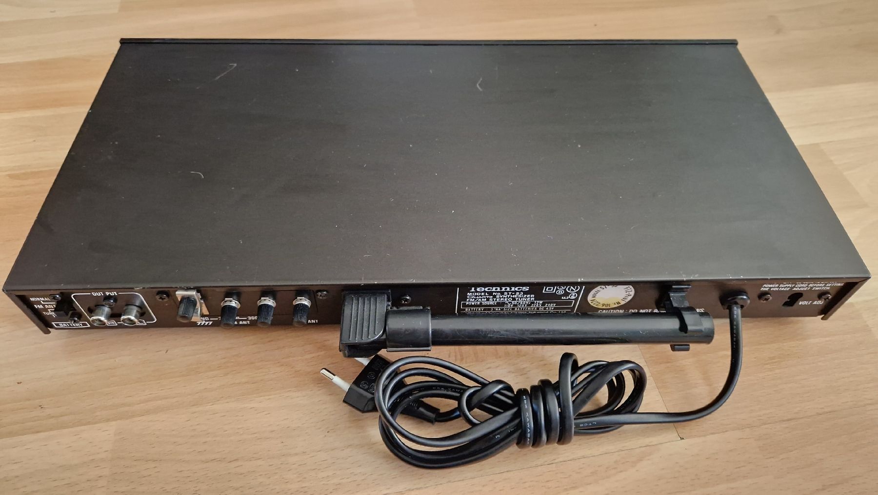 Technics Radio: TECHNICS SYNTHESIZER TUNER ST-S3 – Usato da Zürich venduto da Arianco 3