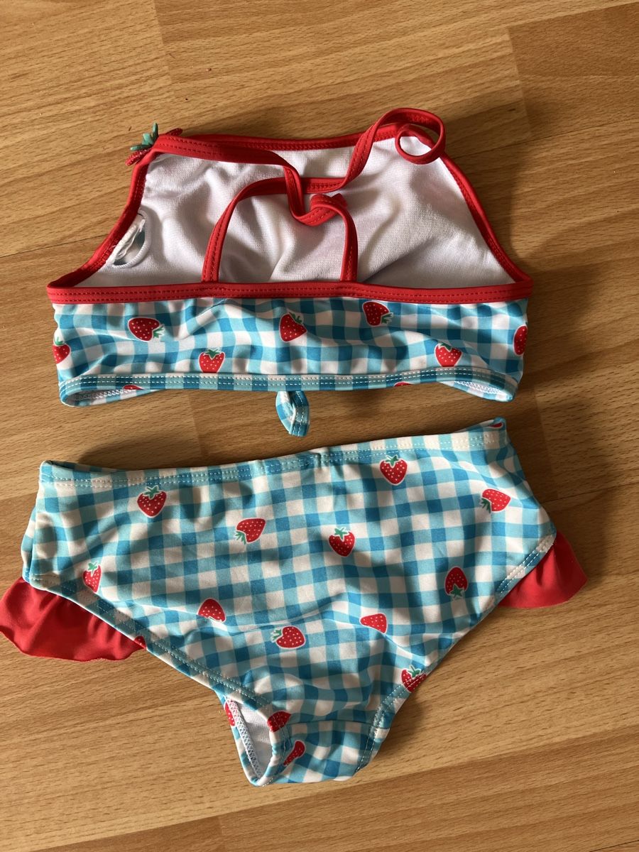 Costumi da bagno & Bikini: Bikini mit Erdbeeren Gr. 116-122 – Usato da Zürich venduto da jmg_8005 1