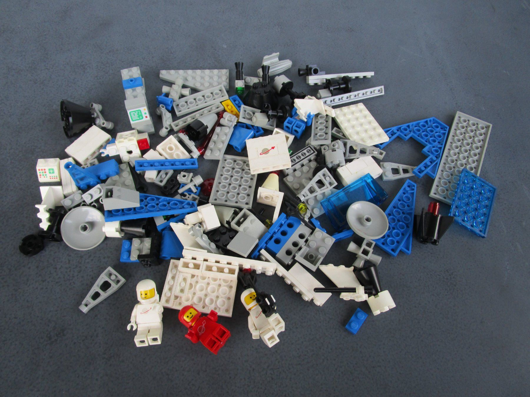 Lego Kit di costruzioni: LEGO Mond / Space Sets mit 4x Platten – Usato da Rapperswil SG venduto da Ralphy 2