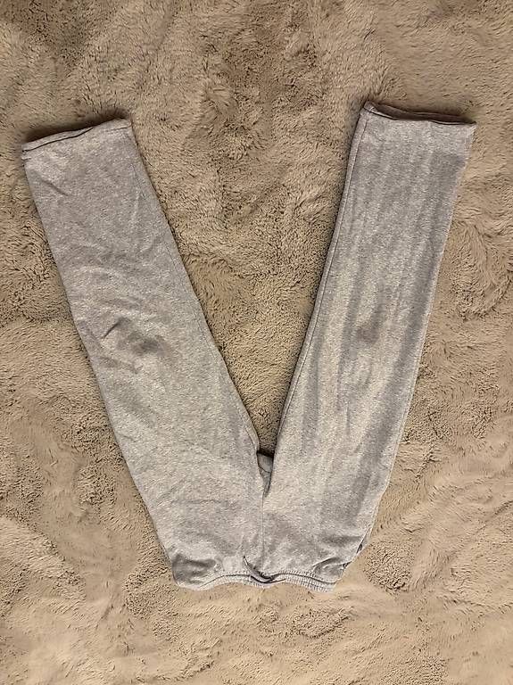 H&M Pantalons: Graue Trainerhose – D'occasion à Lenk im Simmental par niczbaeren