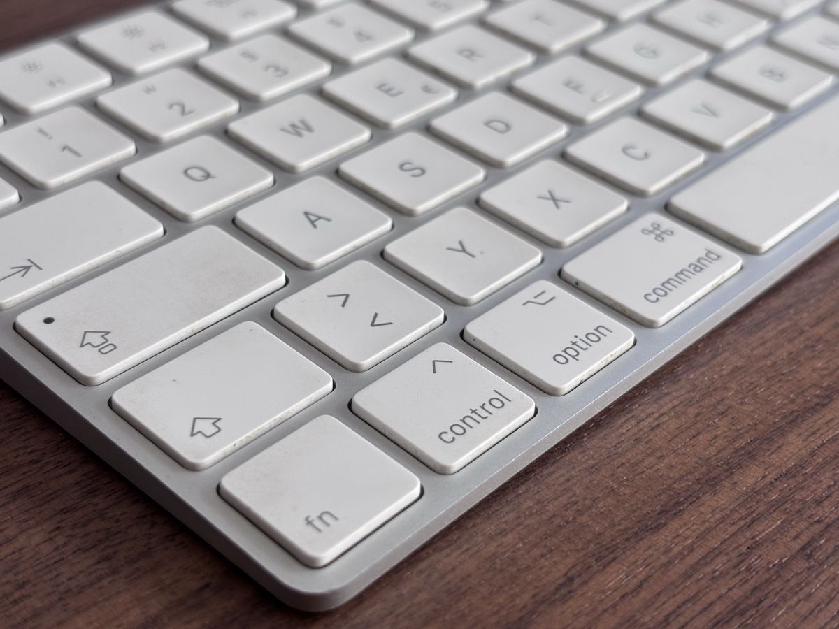 Apple Tastiere: Apple Tastatur CH, kabellos – Usato da Muri AG venduto da qqx 1