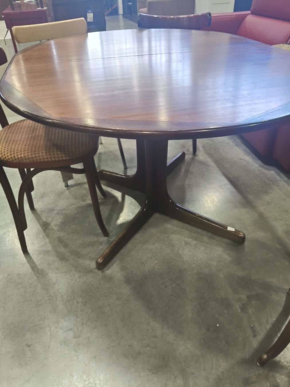 Tables: Ovaltisch aus den 1970er  – D'occasion à Zwingen par inf_2blh