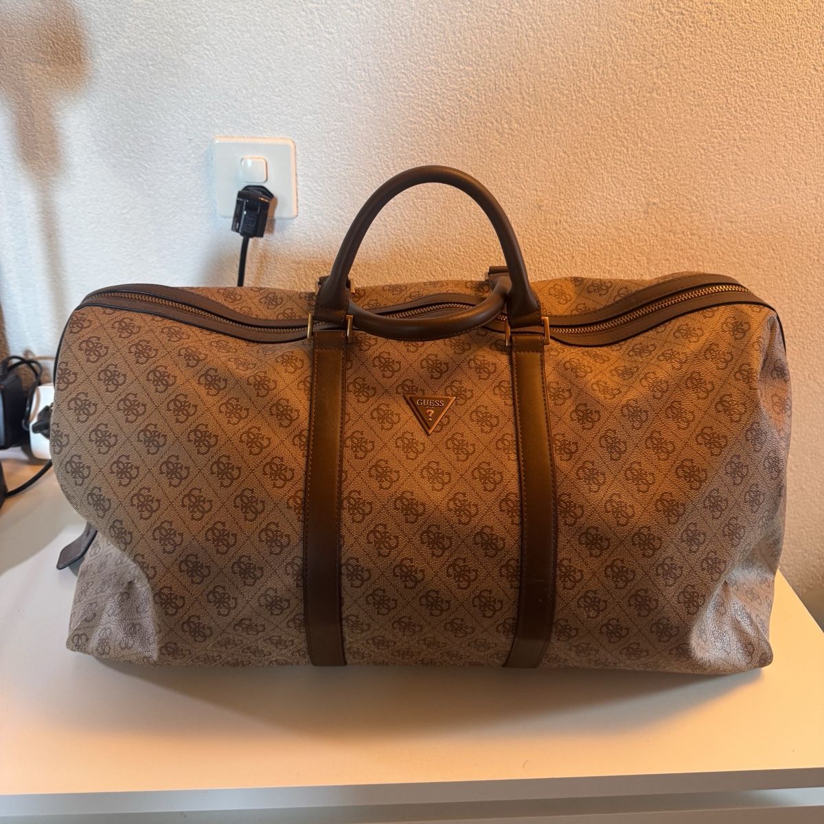 Guess Borse: Guess reisetasche braun mit Muster – Usato da Aeschi b. Spiez venduto da sch_nyv9