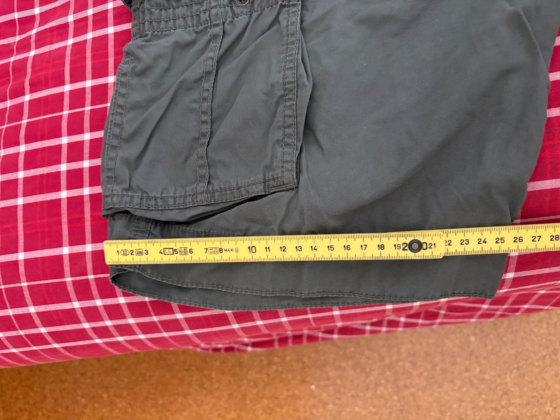 Pantaloni: Shorts cargo O'Neill tg. 28 – Usato da Giubiasco venduto da sc-77 3