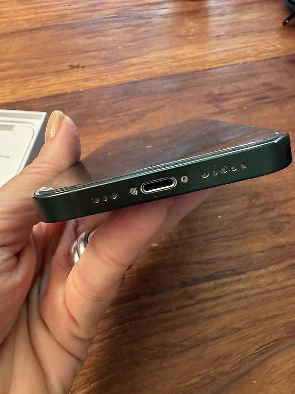 Telefoni cellulari / Smartphones: Top Iphone 13, 128GB, green – Usato da Zürich venduto da Csonne 4