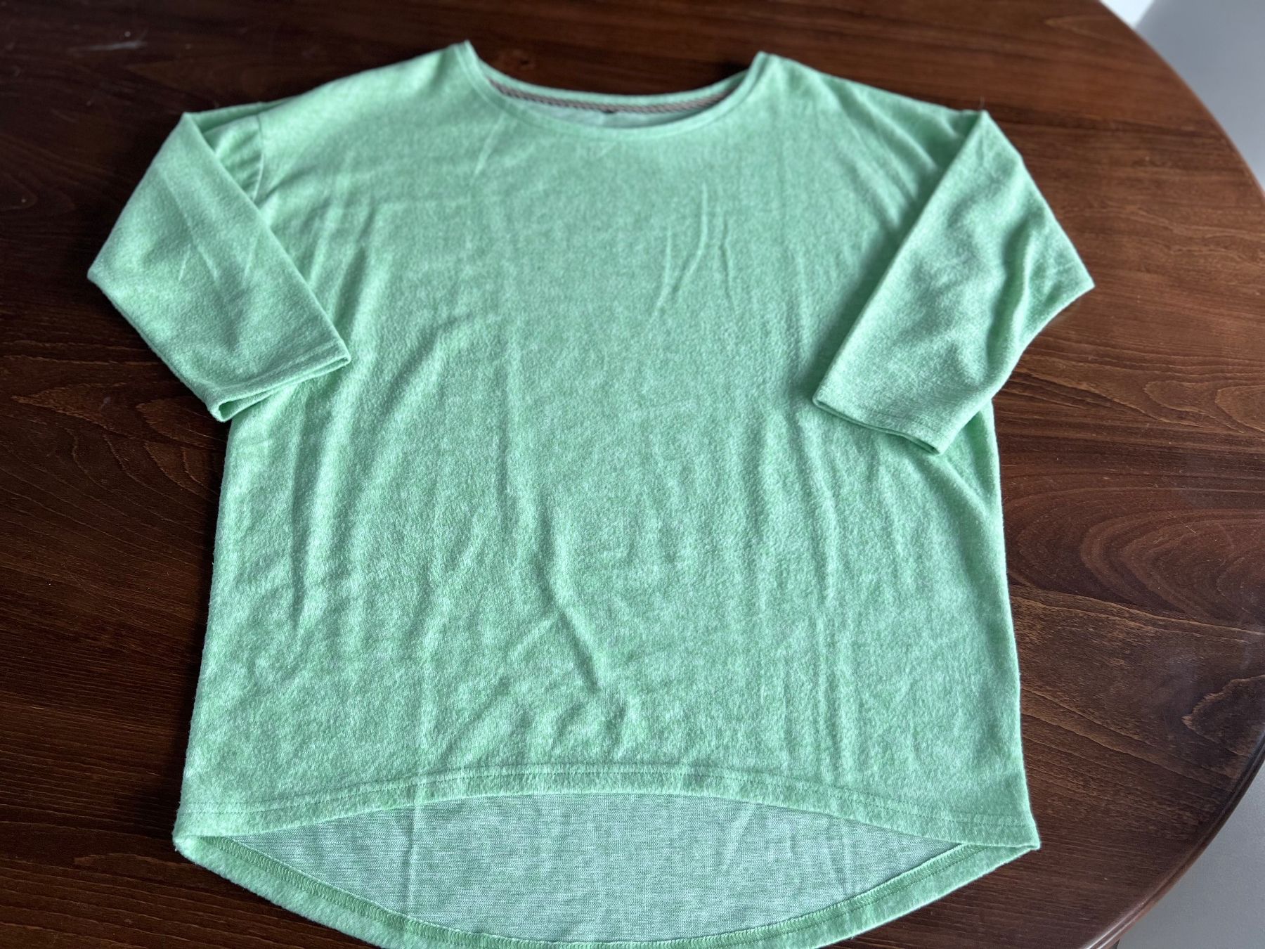 Pulls & Sweat-shirts: Mintfarbenes Pullover Gr. 44/46 – D'occasion à Ebmatingen par Mistelu