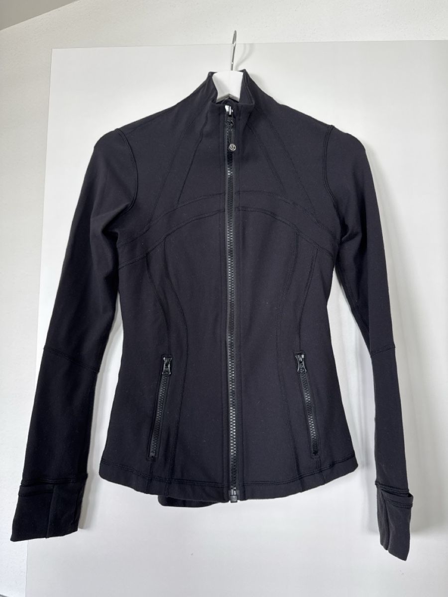 Lululemon Giacche: Lululemon Define Jacket in Black in Size 4 – Usato da Lachen SZ venduto da cvs_5g7c