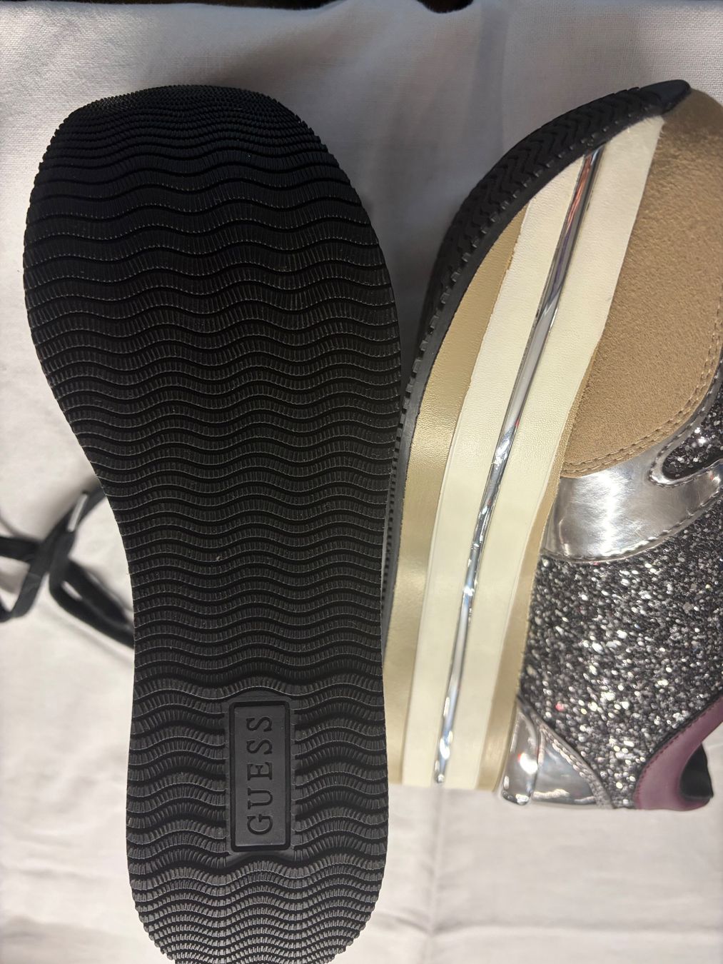 Guess Scarpe da donna: Turnschuhe Guess Gr. 36 – Nuovo (secondo la descrizione) da Dulliken venduto da ricki51 3
