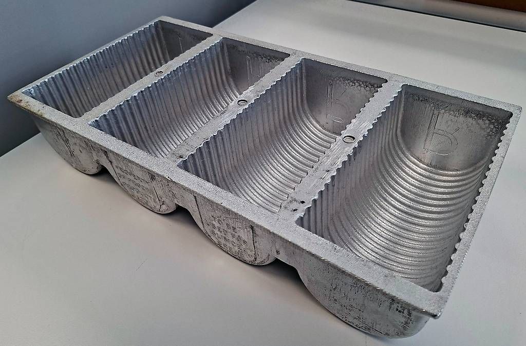 Teglie da forno: 4 x 4er Cakebackformen/Rehrückenformen – Usato da Lutzenberg venduto da mar_2jqn