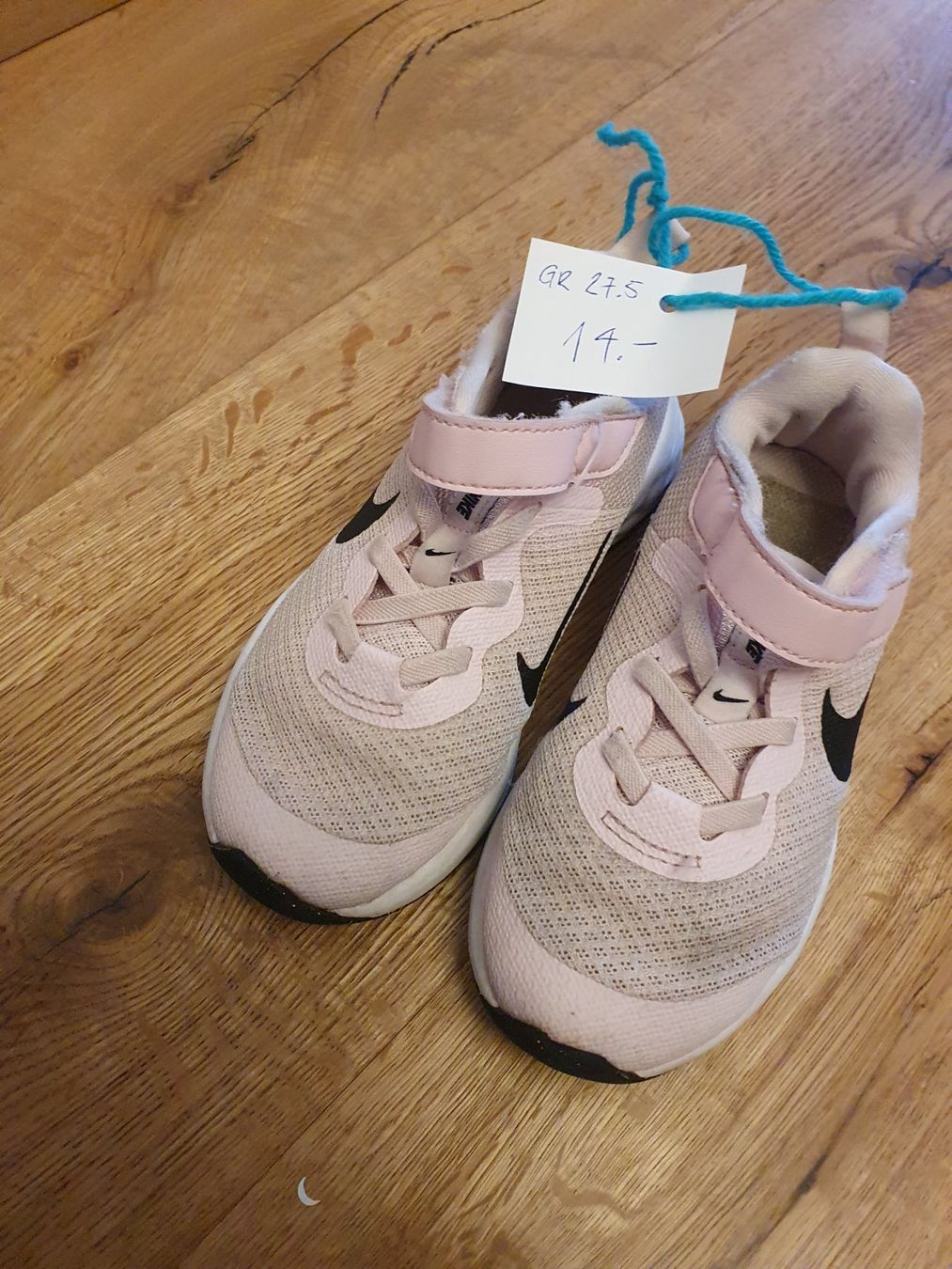 Nike Chaussures filles: Nike Turnschuhe Gr. 27,5 – D'occasion à Klosters par an14