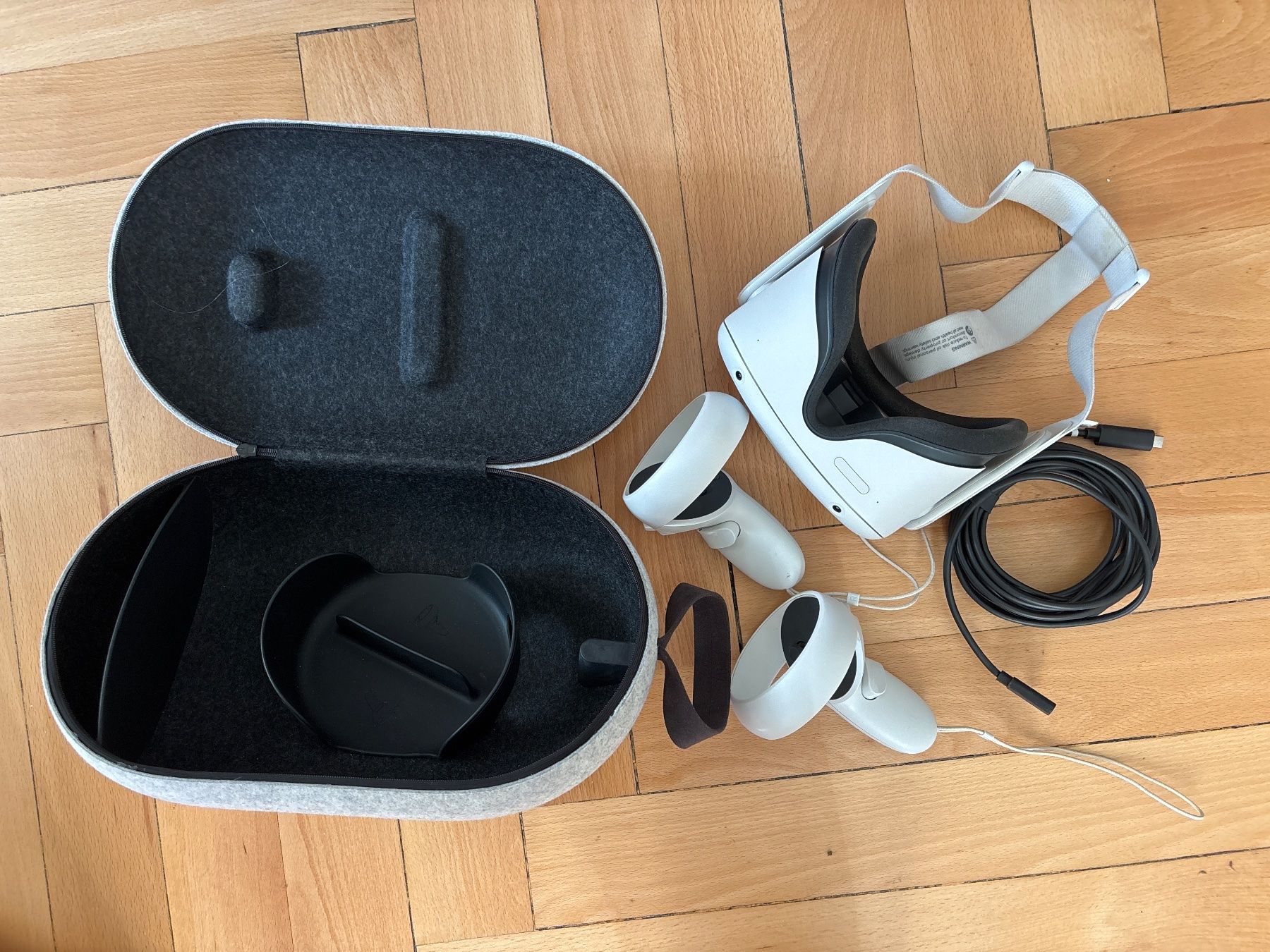 Meta Casco VR: Meta Quest 2 VR und Case – Usato da Zürich venduto da kleinervogel