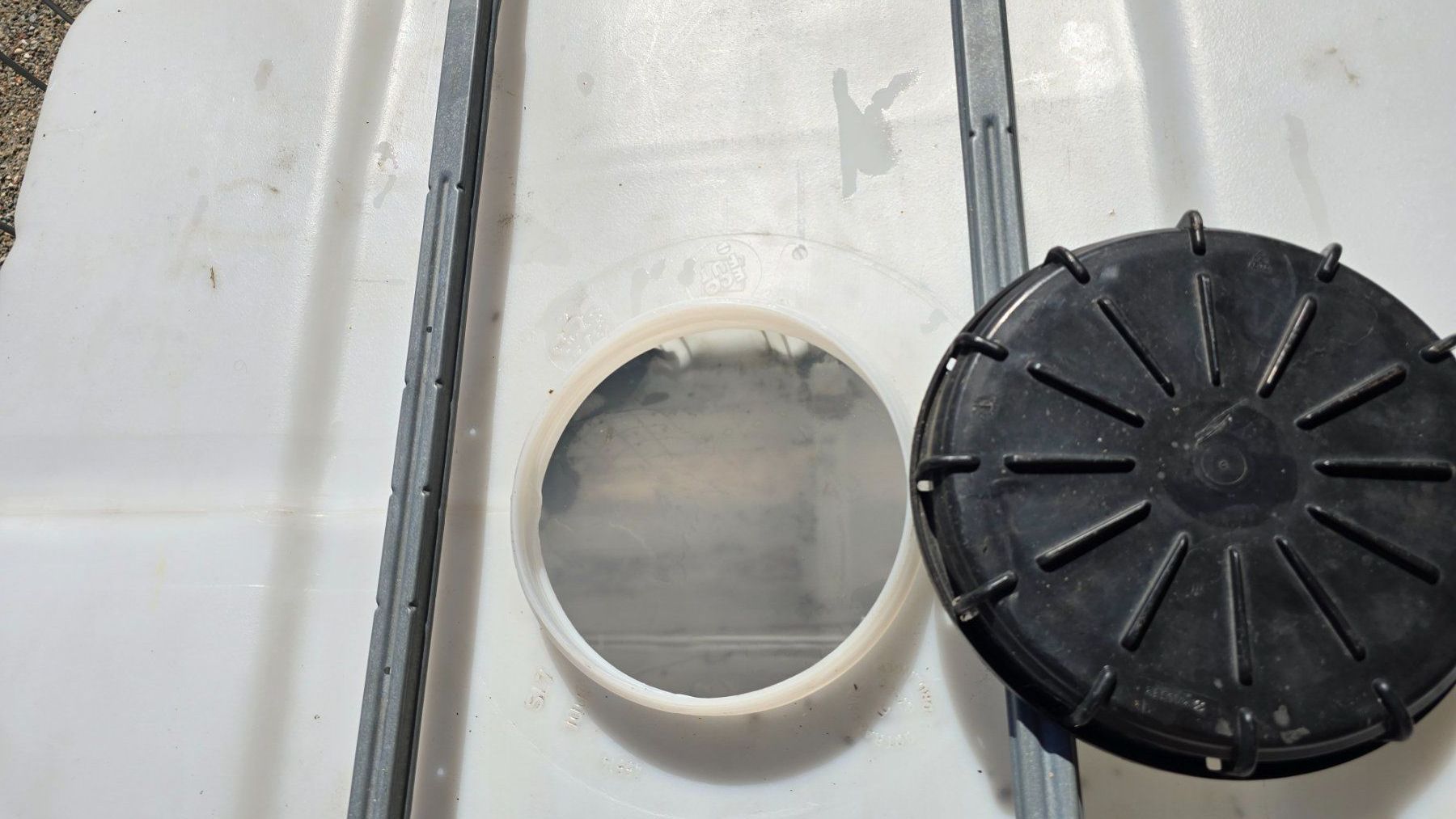 Sonstiges Fahrzeugzubehör: Container 1000L IBC mit Gitterkorb Zustand gebraucht – Gebraucht aus Uesslingen von Jomot0 4
