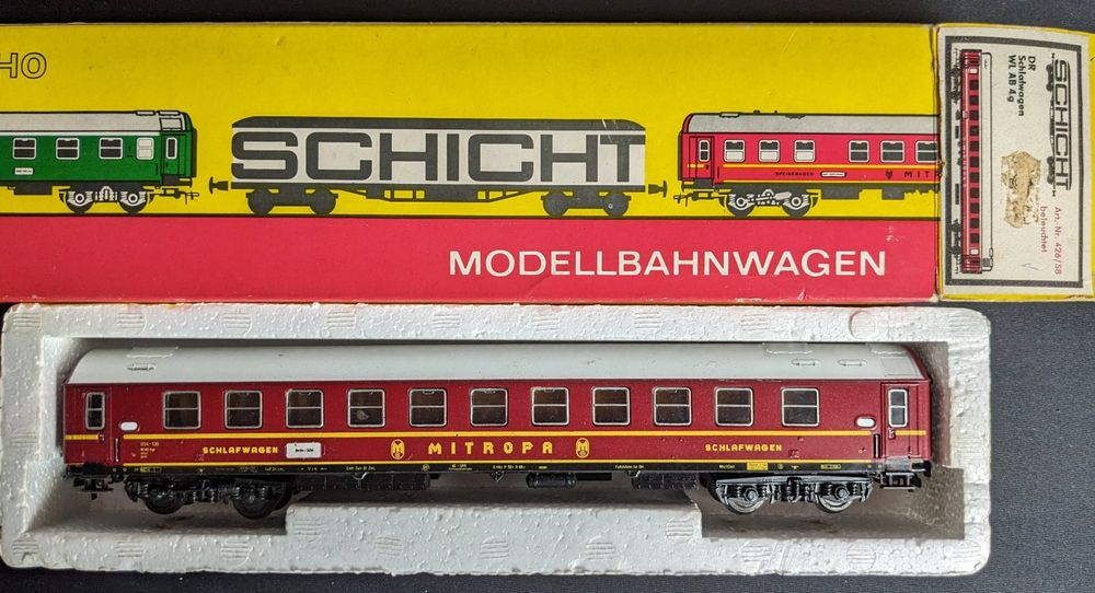 SCHICHT (piko) HO 426/875 VOITURE VOYAGEUR 2ième CL DR