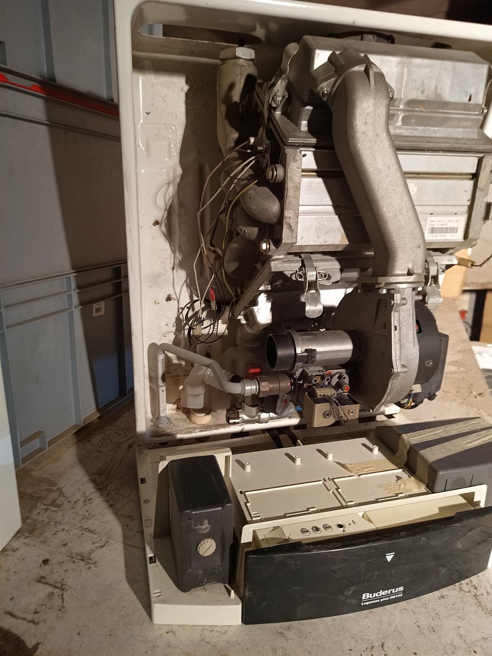Buderus Radiatori: Buderus Chauffage Gaz Pièces détachées – Difettoso da Romont FR venduto da moto41