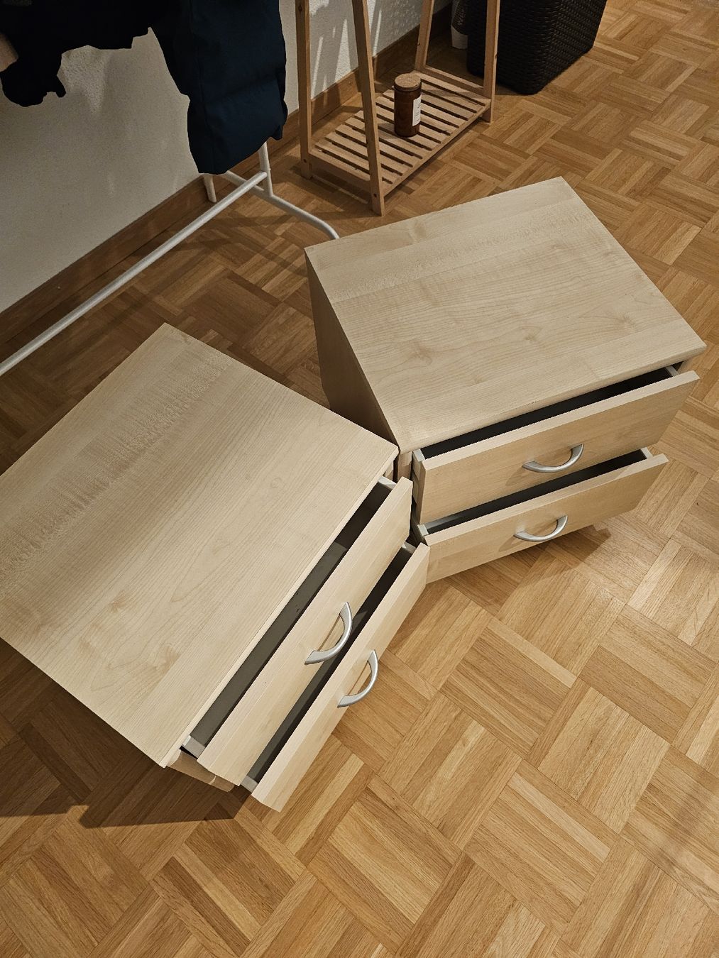 Nachttische: Holz Kommode mit Schubladen, Buche Design hell, Top Zustand! – Gebraucht aus Emmenbrücke von tonid26 2