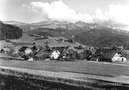 Schwarzenegg BE // Dorf 916 m. Sigriswilergrat