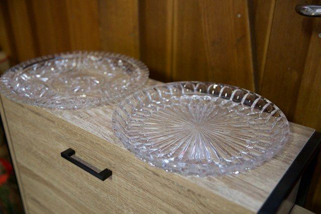 Assiettes: Zwei grosse Kristallglas Teller / Platten – D'occasion à Titterten par fra_v27g