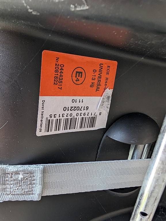 Maxi-Cosi Seggiolini per auto: Maxi Cosi CabrioFix mit zwei EasyFixstationen – Usato da Gommiswald venduto da Derbeth01 3