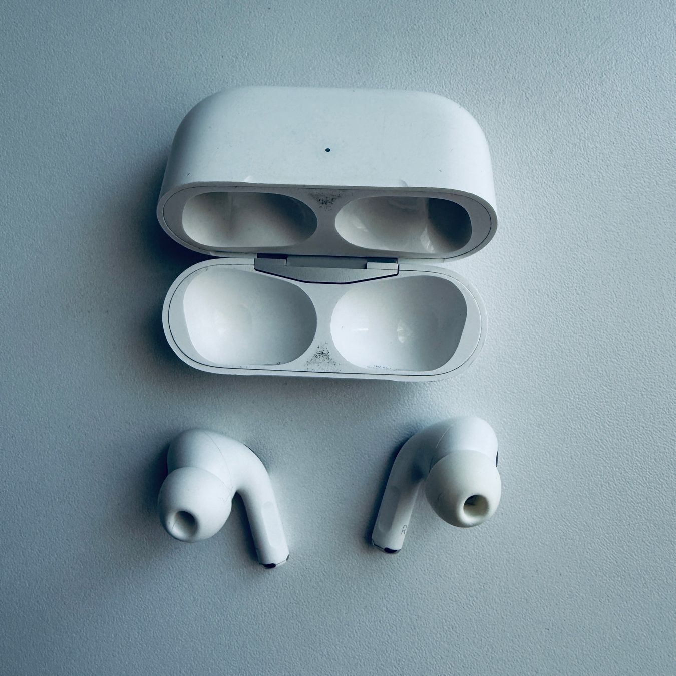 Apple Cuffie: Original Apple AirPods Pro 1 Gen. Wireless Case – Usato da Basel venduto da MY.AIRPODS.SHOP 1