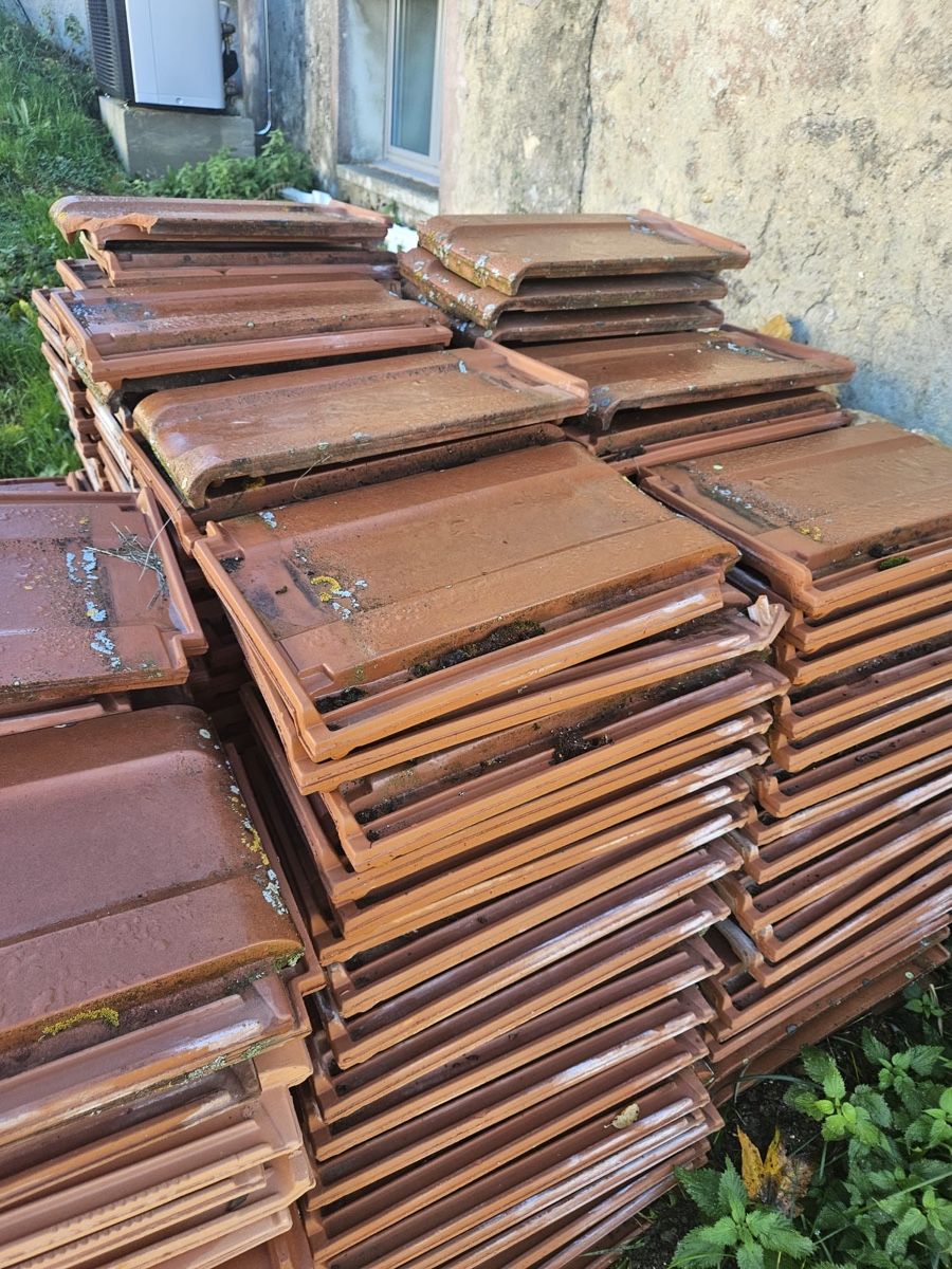 Unterstände: Lot de tuiles – Gebraucht aus Biel/Bienne von Bas.reg 1