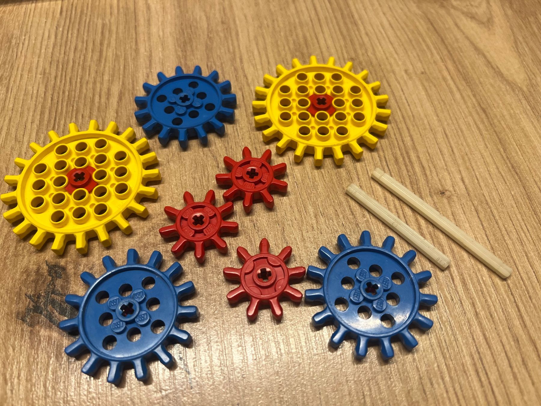 Lego Spielzeuge: Alte Lego Technik Zahnräder – Gebraucht aus Steffisburg von Mamschi