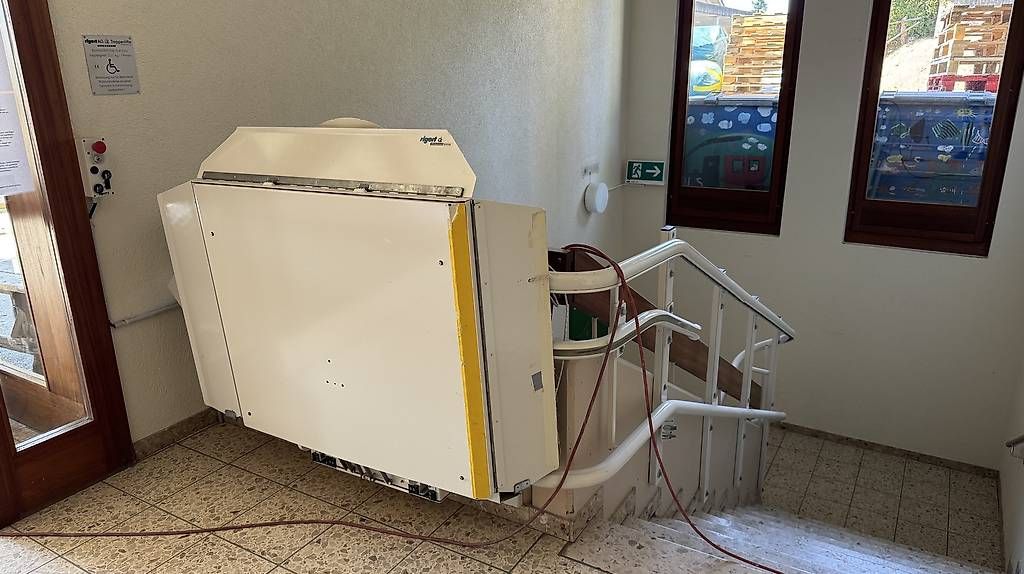 Escaliers: Treppenlift 225 kg – D'occasion à Gondiswil par Eisi71