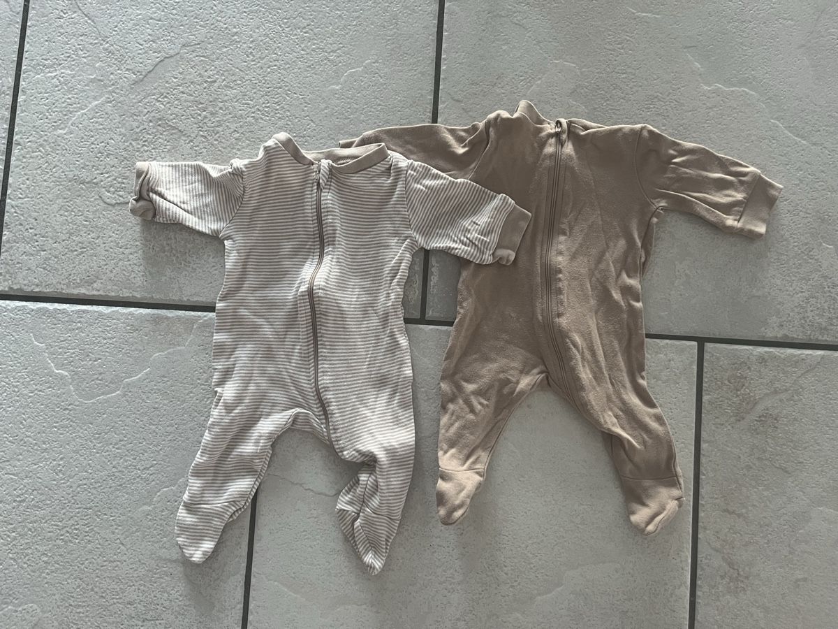 Lotti & Set di vestiti: Baby body Grösse 50/56 – Nuovo (secondo la descrizione) da Grenchen venduto da Yvonne_badger