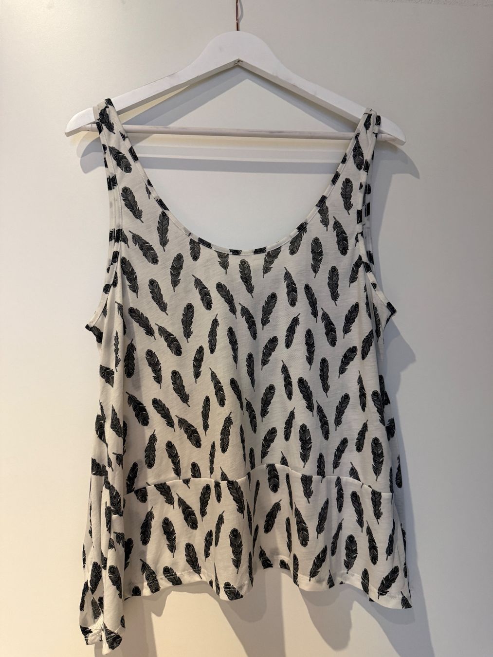 H&M Top: Luftiges H&M Top mit Federn, Grösse L – Usato da Zürich venduto da cfh_cg22