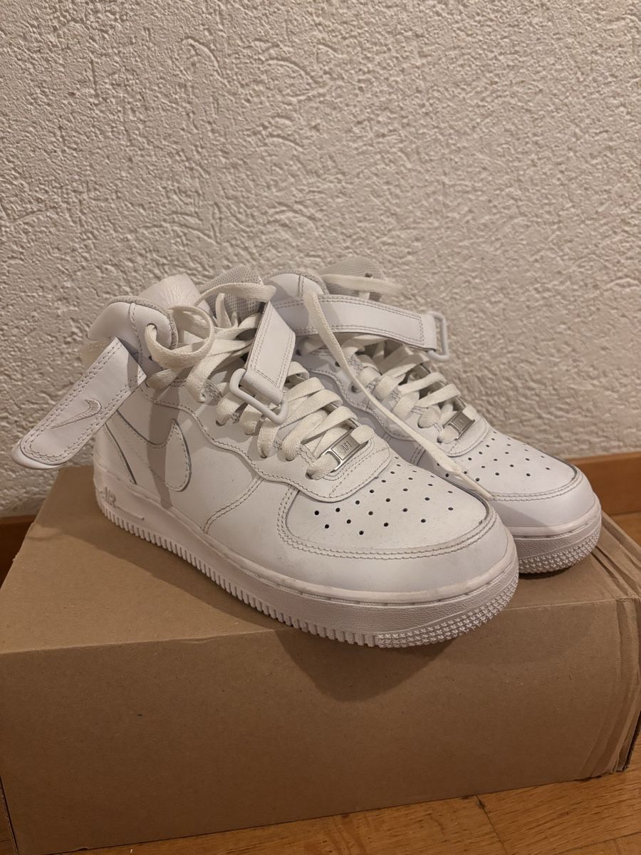 Nike Scarpe da uomo: Nike Air Force 1 Mid – Usato da Worb venduto da d.collective