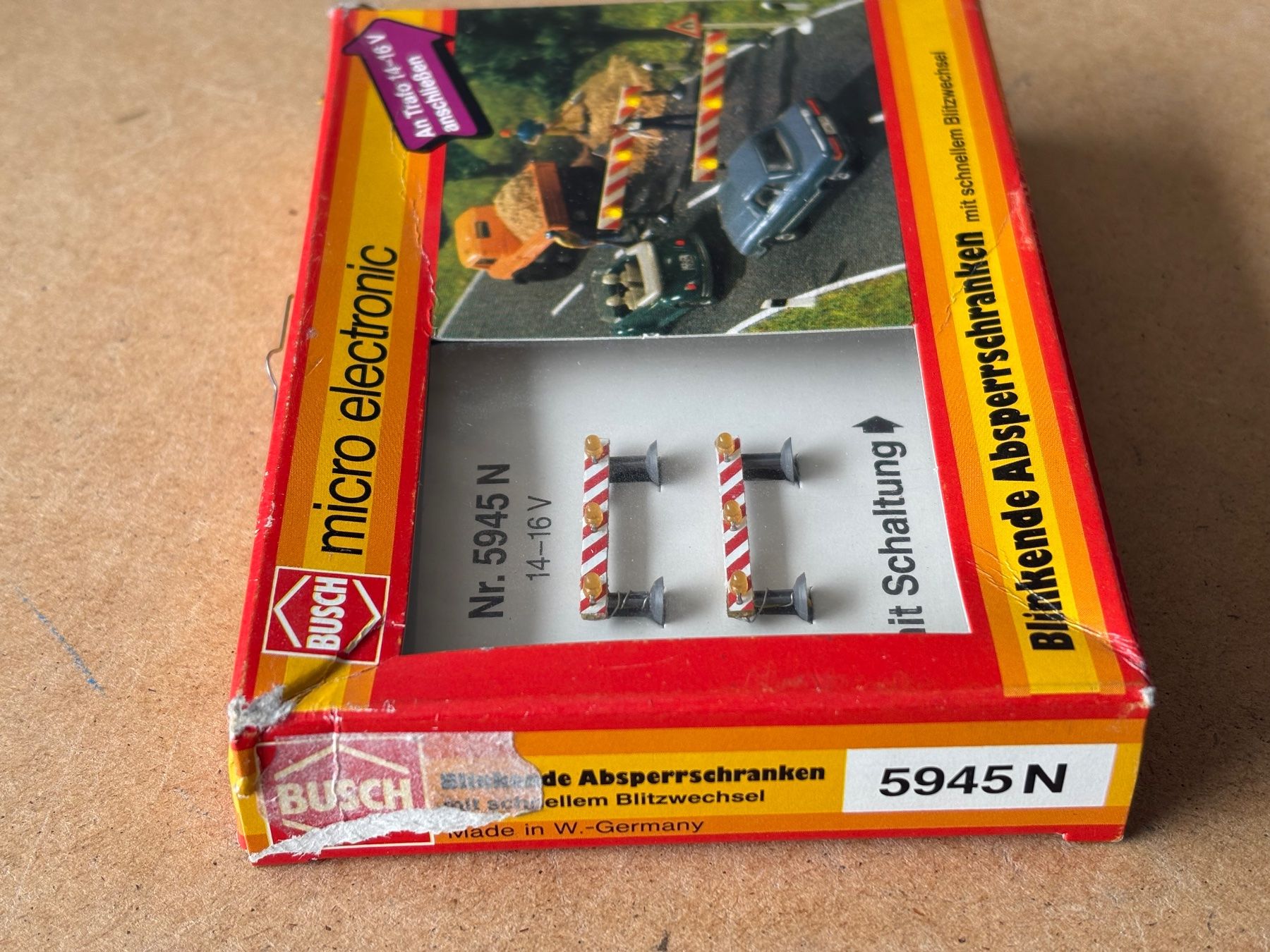 Busch Trains électriques: Busch 5945 Blinkende Absperrschranken – Neuf avec emballage d'origine à Hauterive NE par eriamch 1