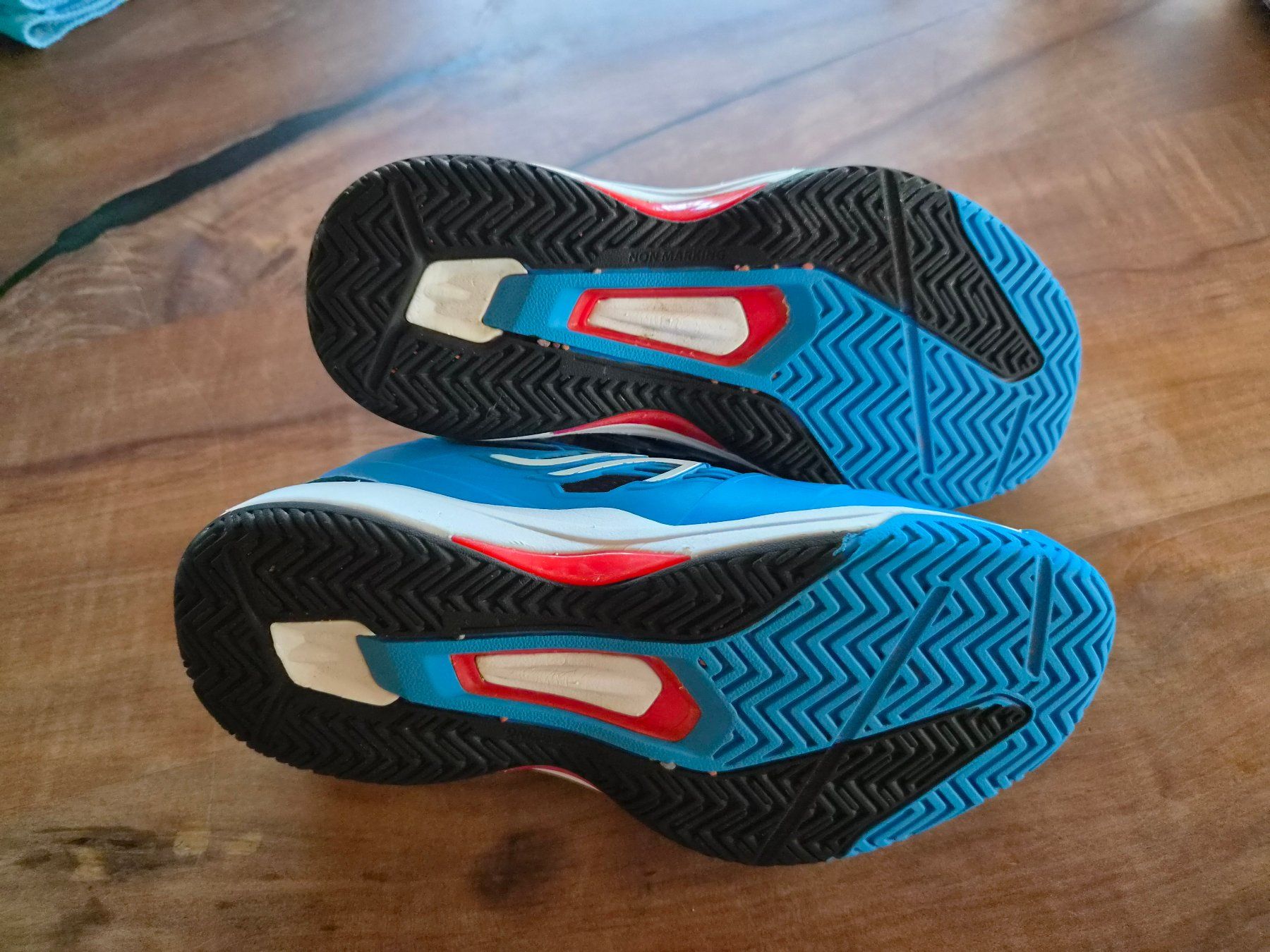 Decathlon Chaussures garçon: Turnschuhe / Freizeitschuhe / Schuhe Grösse 33 – Neuf (Voir description) à Giswil par monimaus08 2