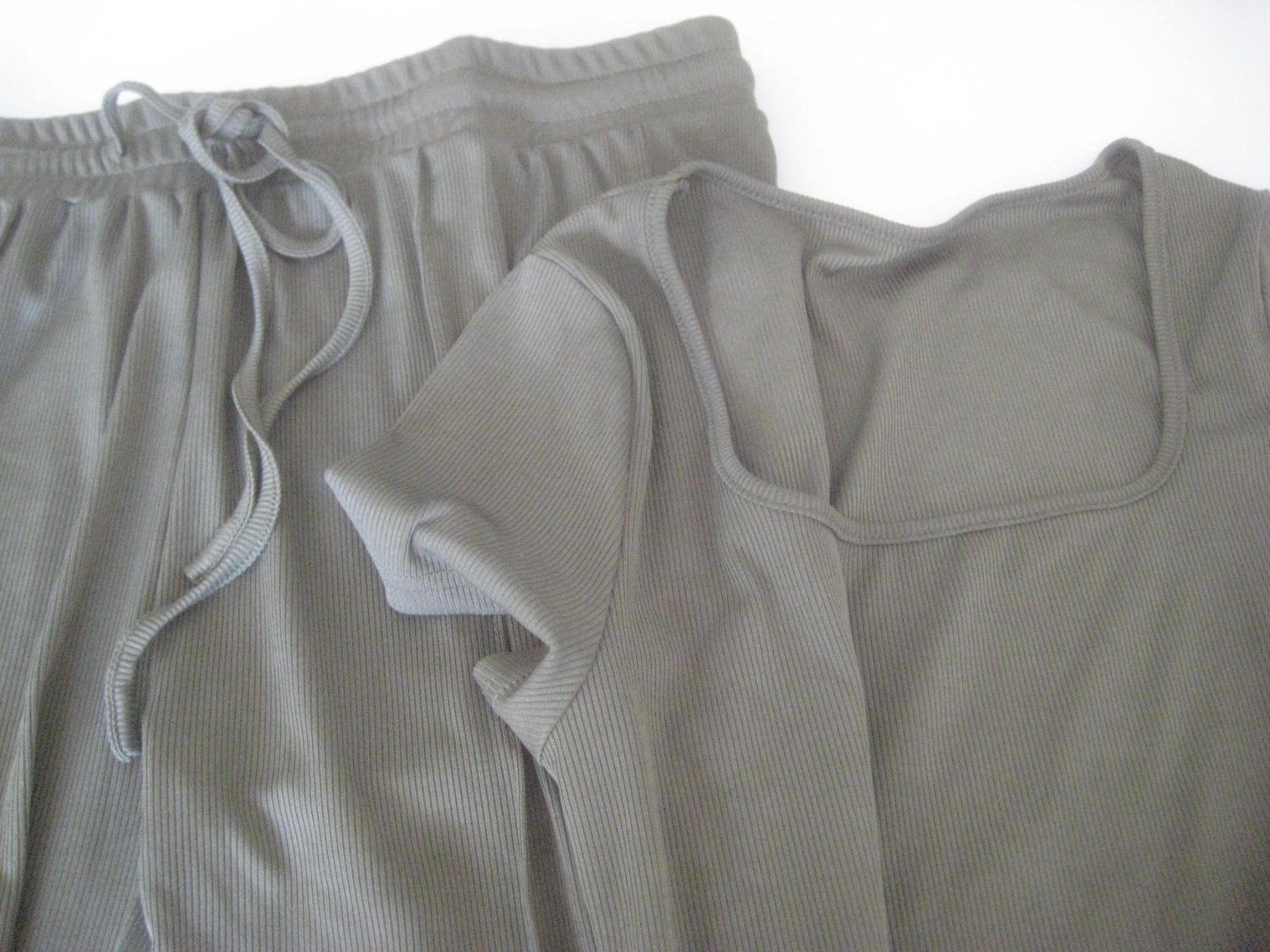 Shein Hosen: DAMEN HOSE MIT BODY – Gebraucht aus Uster von flocke1 4