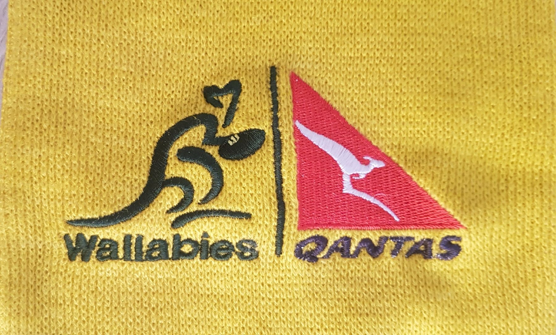 Foulard & Sciarpe: Qantas Wallabies Fanschal – Nuovo (secondo la descrizione) da Chur venduto da peters_pants 3