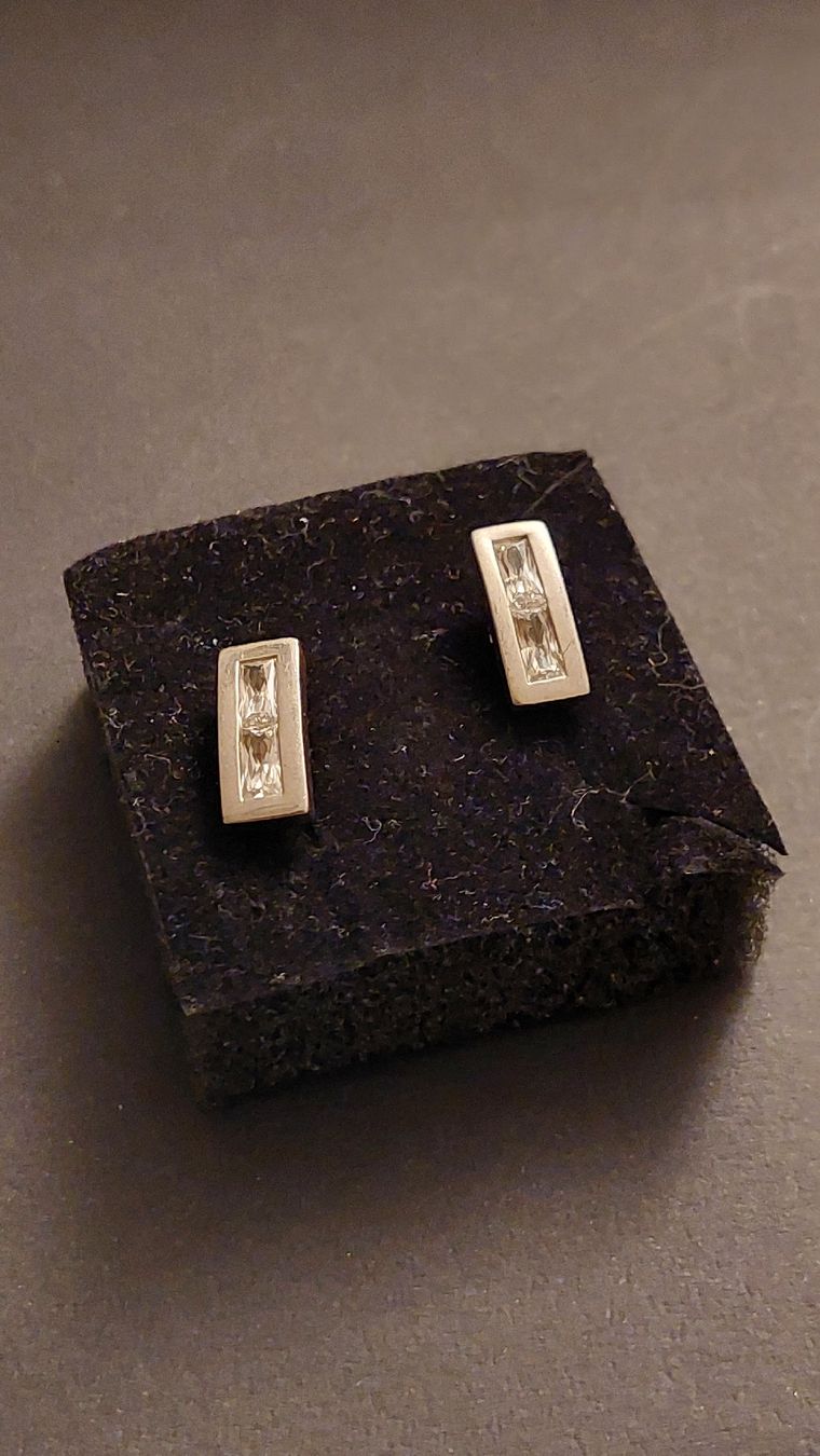 Ohrringe & -stecker: 925 Silber Ohrstecker mit Zirkonia – Neu (gemäss Beschreibung) aus Zürich von Rose-Black