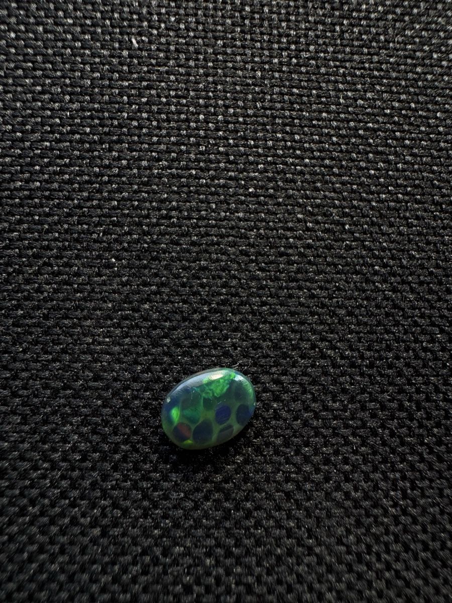 Pierres précieuses: Black Opal mit Wabenmuster 0.8ct – Neuf avec emballage d'origine à Wängi par Horus90