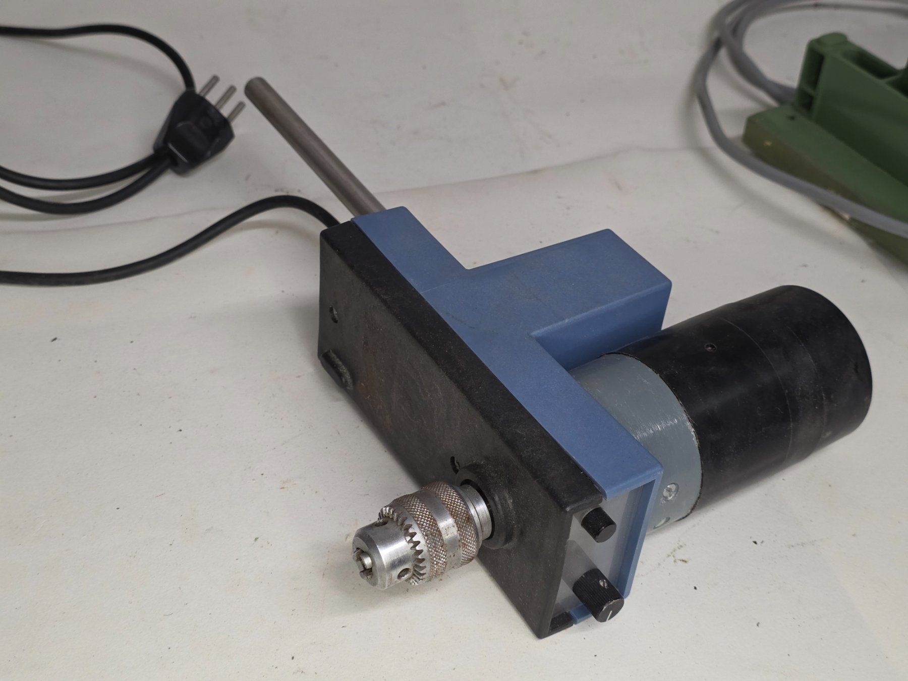 Bohrmaschinen: Elektrischer Motor mit Bohrfutter für Bastler oder Werkstatt – Gebraucht aus Dietikon von Flohmiwelt 5
