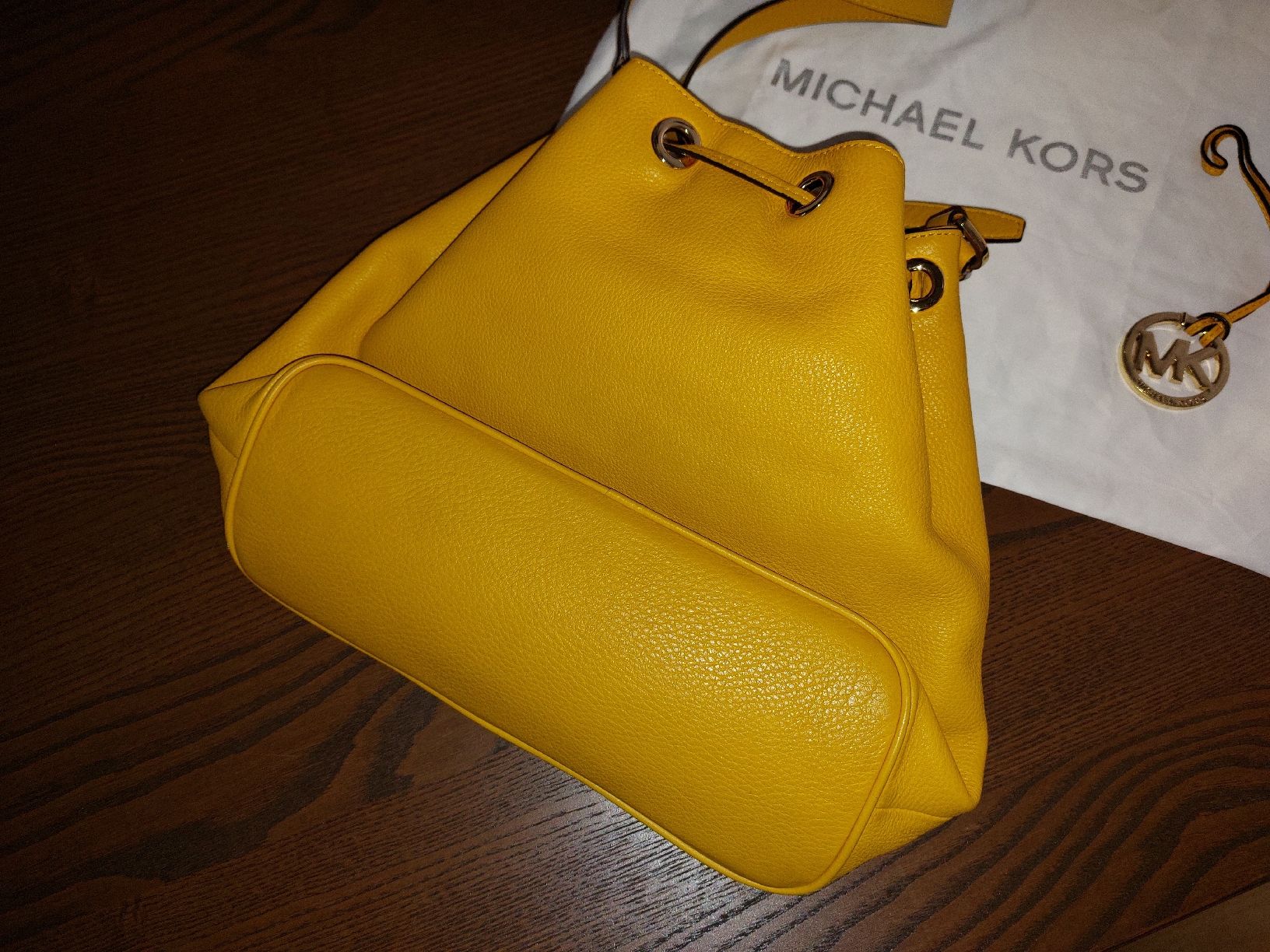 Michael Kors Taschen für Damen: Michael Kors Bucket Bag gelb – Gebraucht aus Bern von fabienneste 4