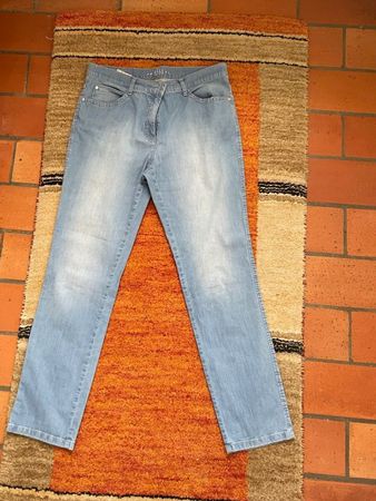 Neuwertige leichte BRAX Jeans 40