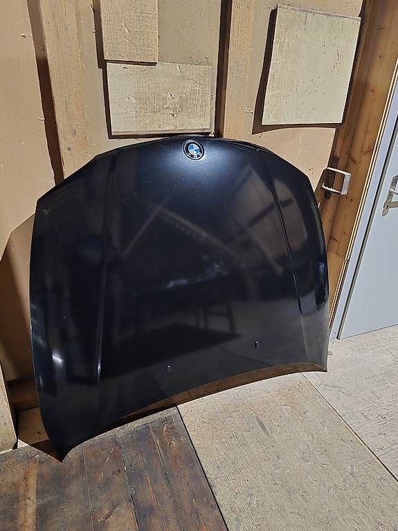 Tutti pezzi di ricambio auto: BMW 1er E87 Motorhaube schwarz  – Usato da Schönholzerswilen venduto da Sanja0809 1