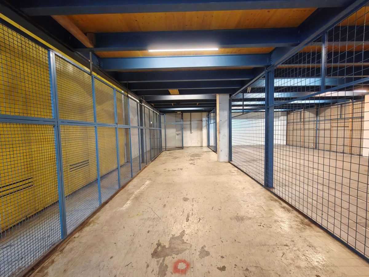 Altro in Decorazioni & Accessori: Stahlpodest inkl. Holzplatten – Usato da Urdorf venduto da RK14 3