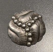 Brosche Georg Jensen, Traube 82B, 1915 – 1932, Silber 830